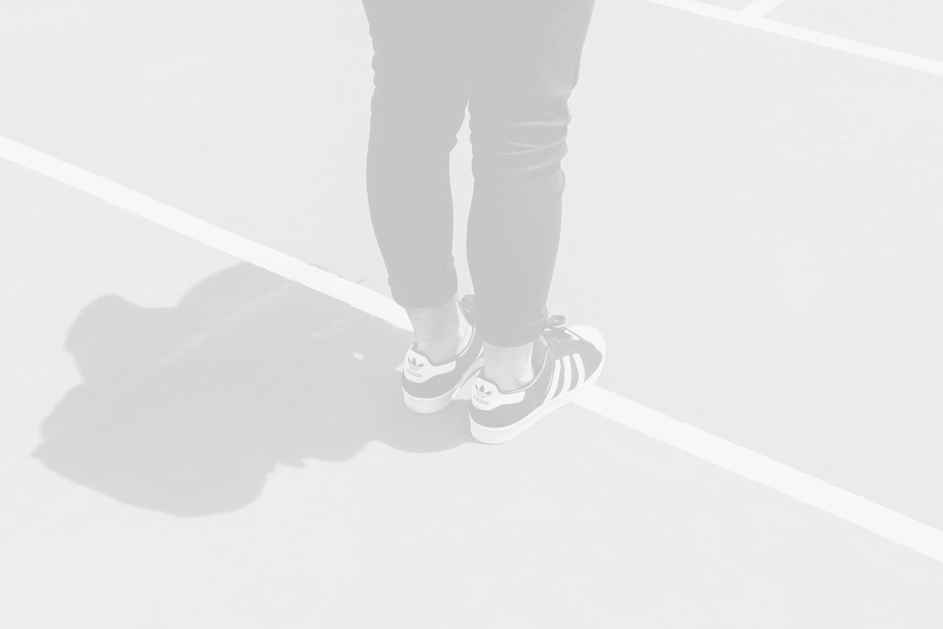 A person standing on top of a tennis court.